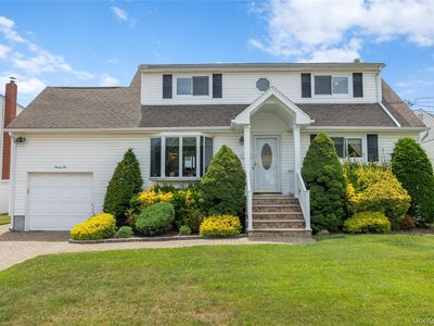 22 Marilyn Court, West Babylon, NY, 11704