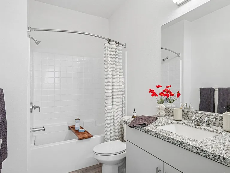 Altitude Apartments — Photo 33