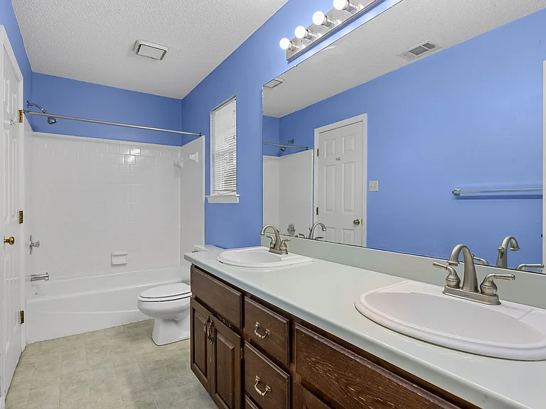 300 Davis Rd — Photo 28