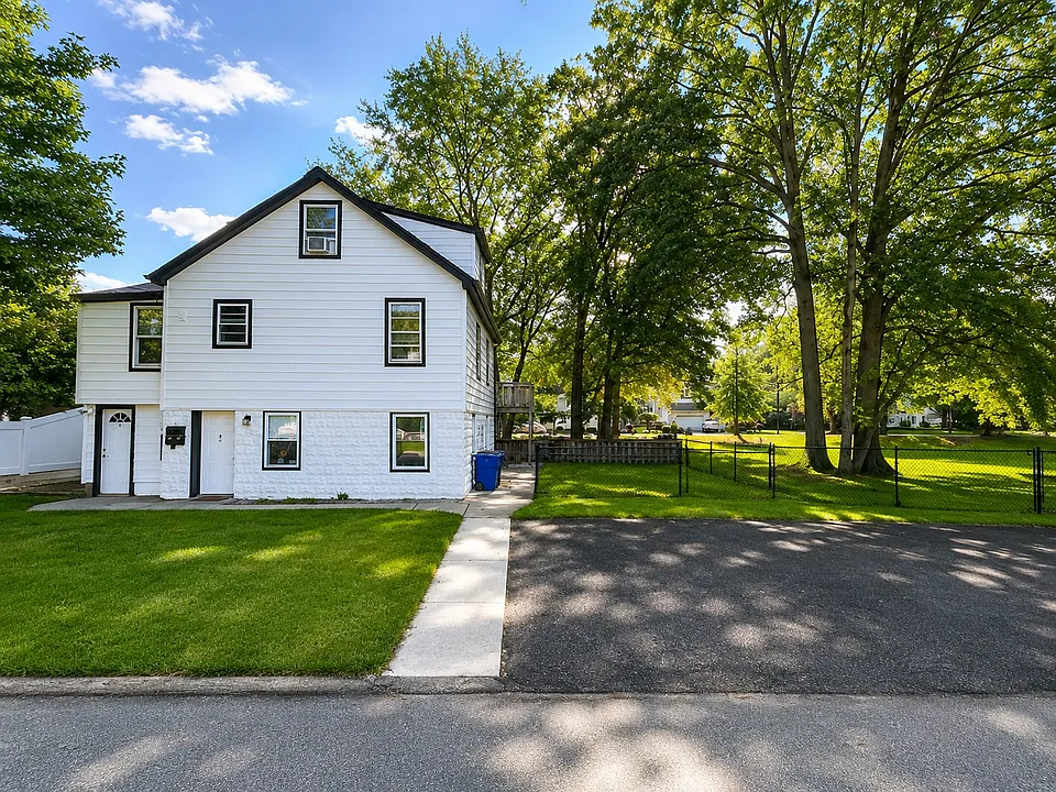 161 Lincoln Ave #2
