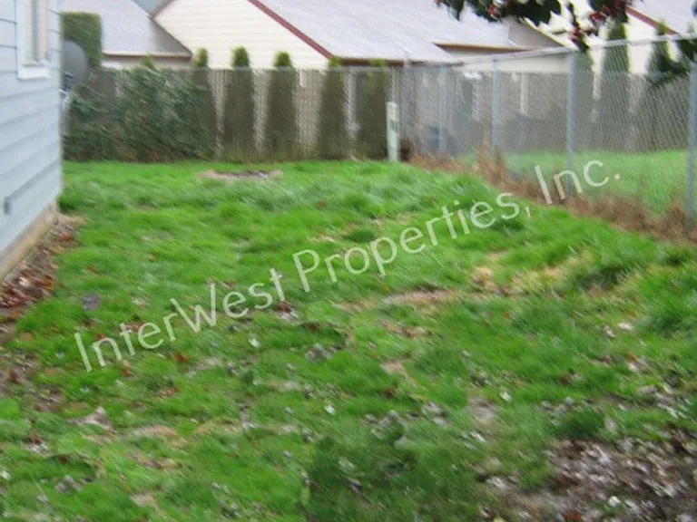 1010-1040 W Powell Blvd — Photo 14