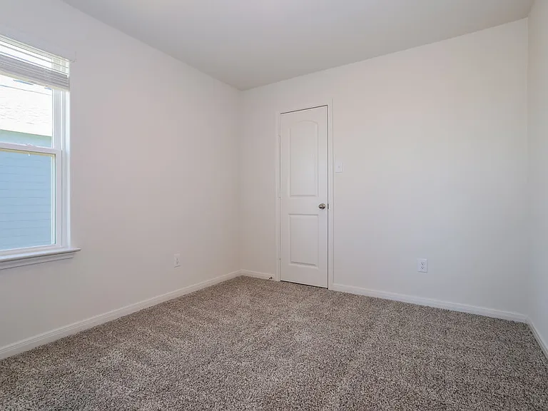 220 Marsh Ln — Photo 16