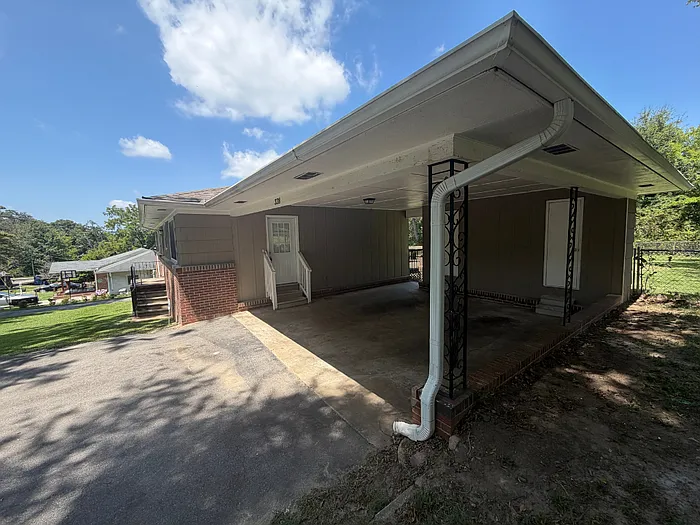 3 bed, 2.0 bath, 1385 sqft, $1,725 — Photo 3