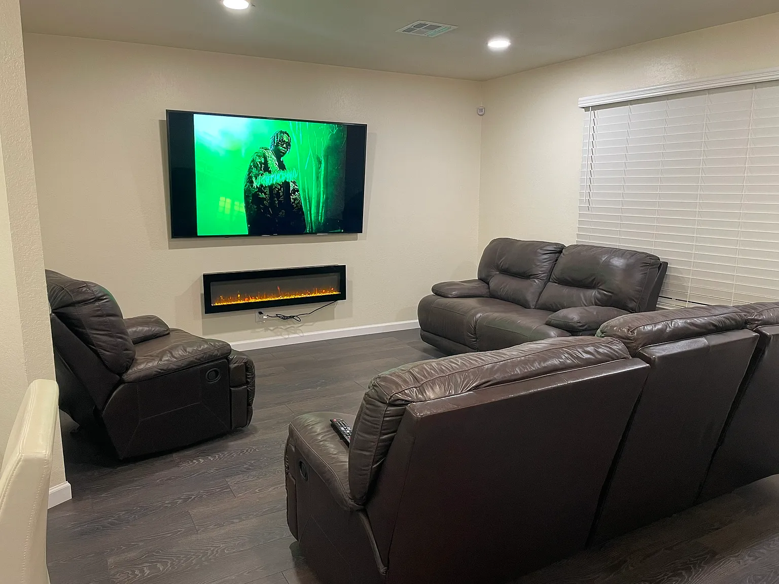 4 bed, 1452 sqft, $3,900 — Photo 3
