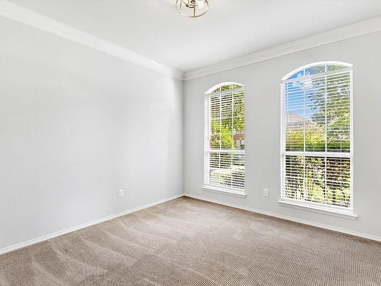 1121 London Dr — Photo 13