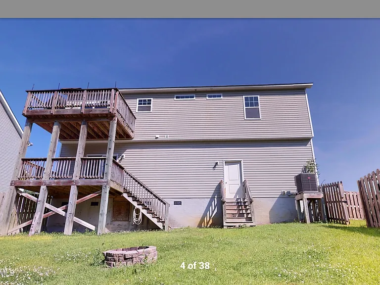 417 Jasmine Ln — Photo 2
