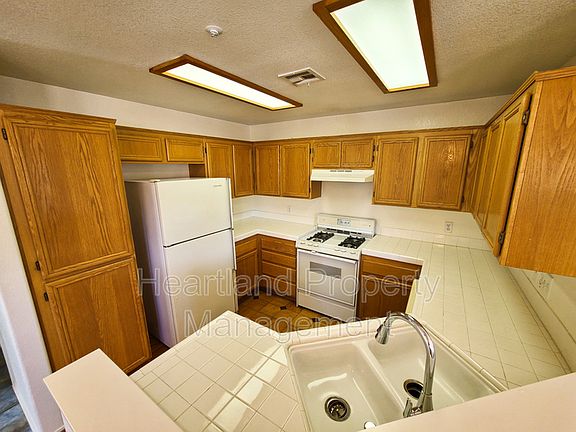 5th image of 415 Whispering Willow Dr Unit F