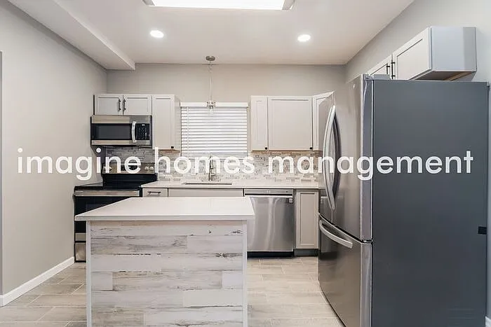 895 Linwood Ave — Photo 5