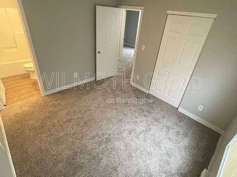 2045 N Dearborn St — Photo 15