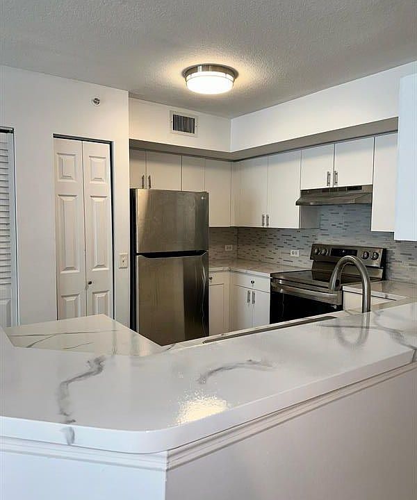 1st image of 205 Villa Cir