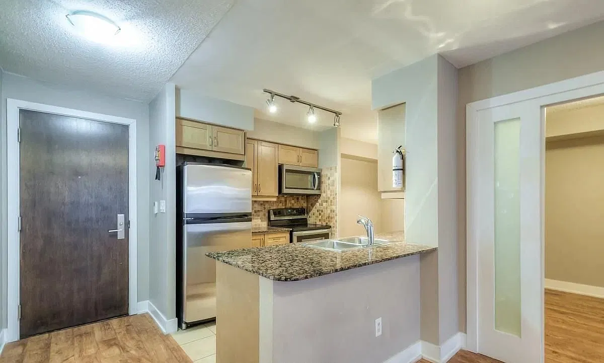 3 bed, 1000 sqft, $3,350 — Photo 2