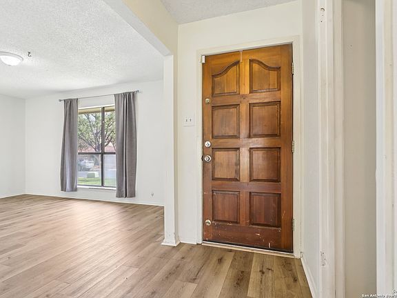 4th image of 1703 Autumn Woods St