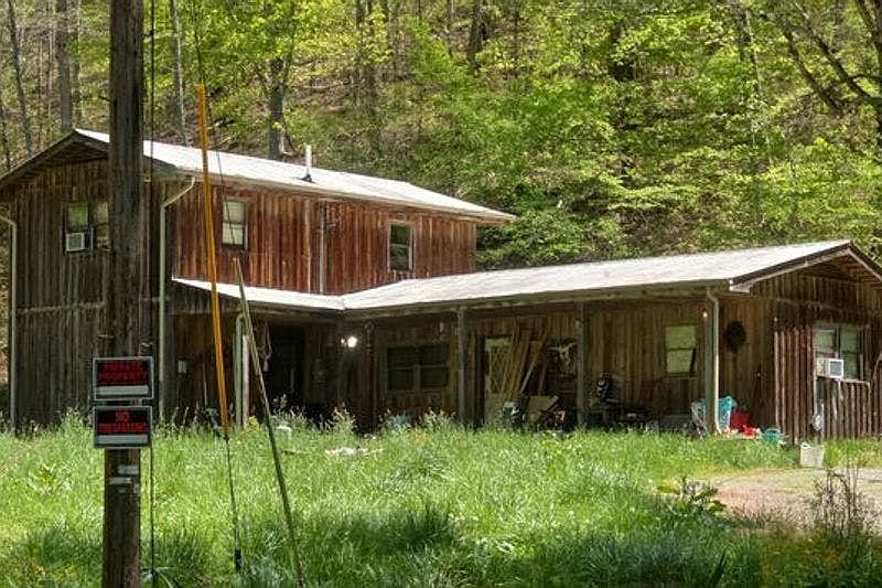 1st image of 883 Homer Ln