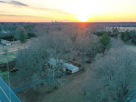 3rd image of 3180 Williston Rd