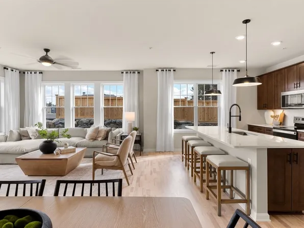 6 Stratton Dr Unit 107, Woburn, MA 01801