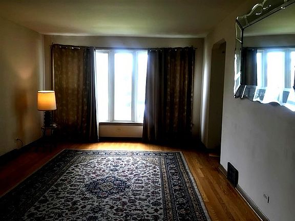 3rd image of 5518 S Mayfield Ave