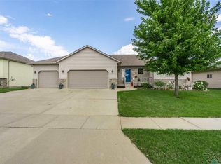 320 S Prairie Ave, Tea, SD 57064