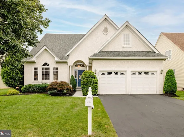 323 N Founders Ct, Warrington, PA 18976