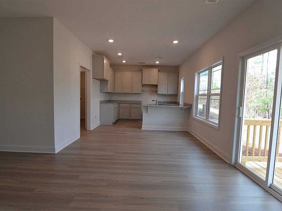 4th image of 211 Shoals Landing Dr