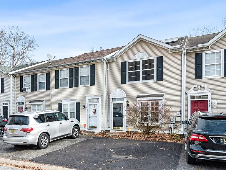 133 Creekside Ct — Photo 2