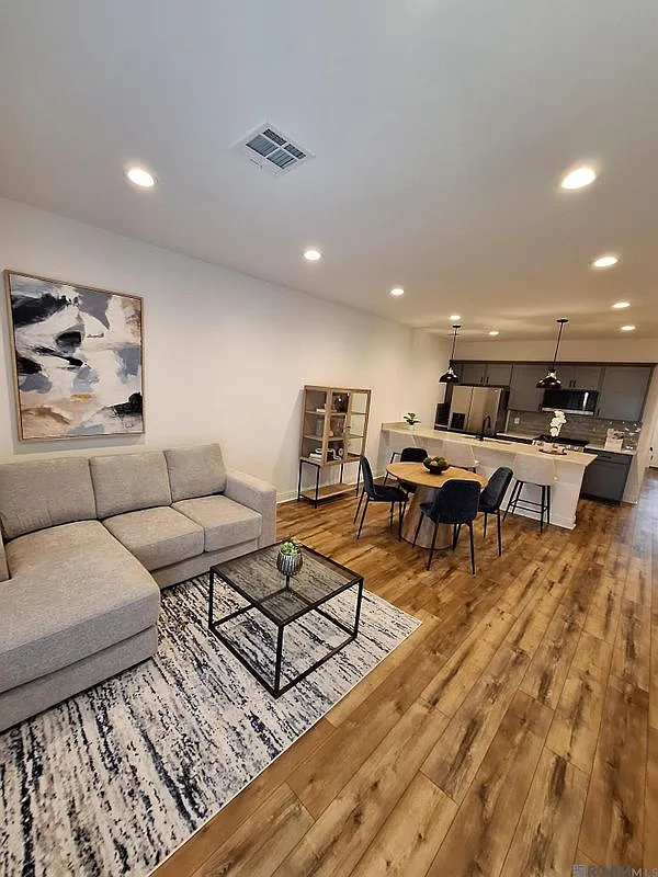 2 bed, 2.0 bath, 1101 sqft, $2,029 — Photo 4