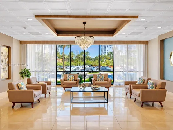 3701 N Country Club Dr APT 204, Aventura, FL 33180