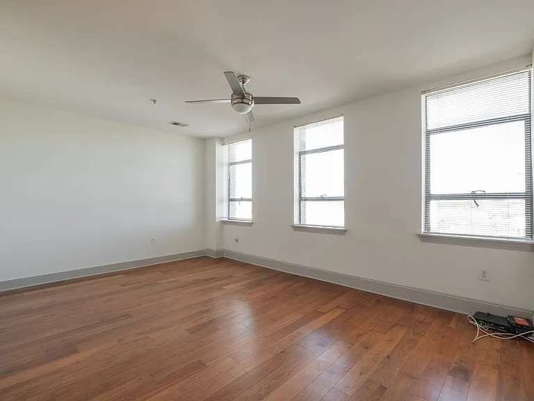 30 Franklin Apartments — Photo 17