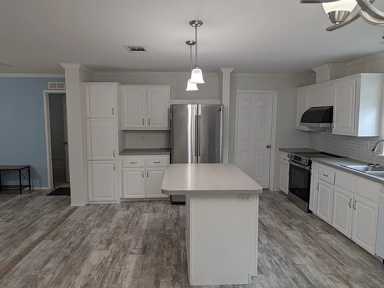6806 Pearson Ln — Photo 4