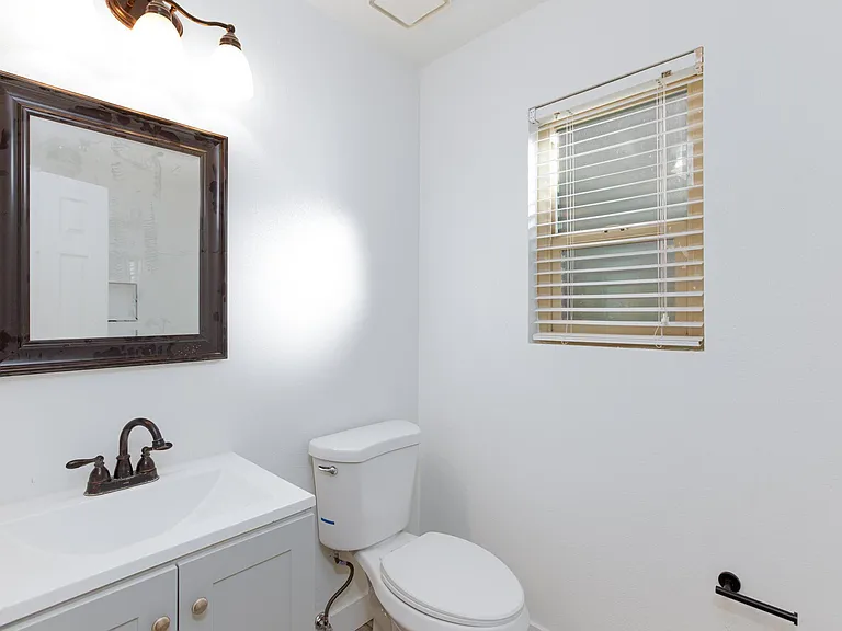 Lorna Dr — Photo 2