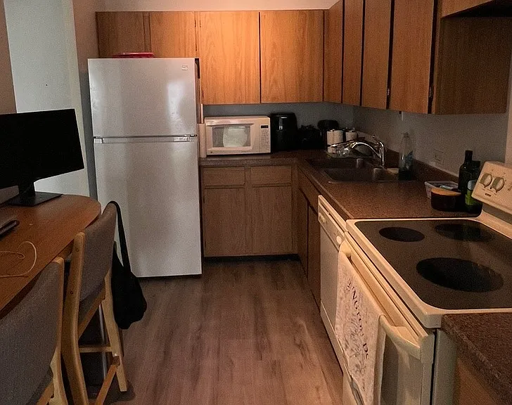 2020 N Lincoln Park W #9J — Photo 3