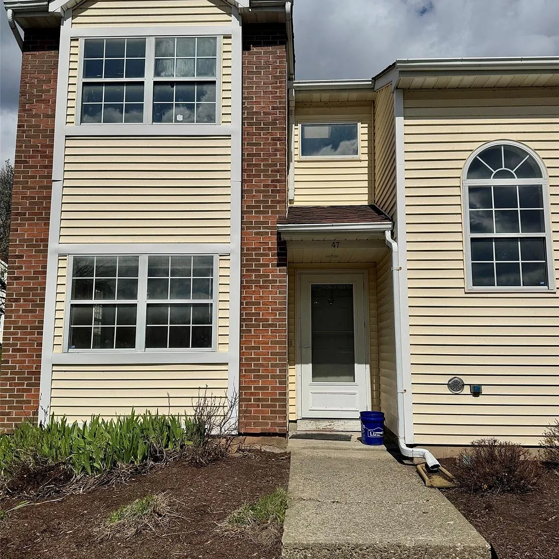 2 bed, 1.5 bath, 1460 sqft, $2,350 — Photo 1