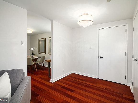 4th image of 219-29 S 18th St #1121