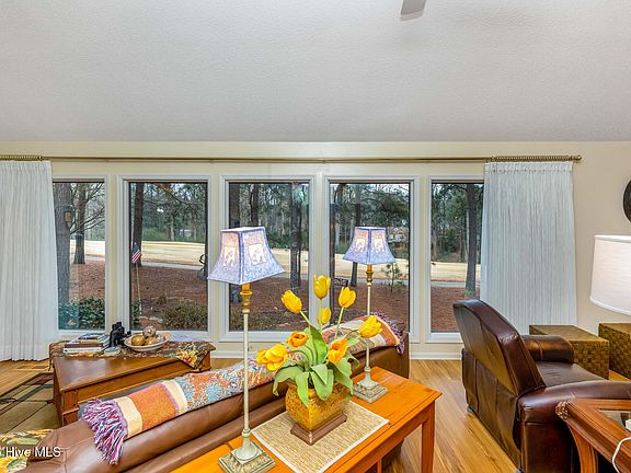5th image of 6 Belair Court