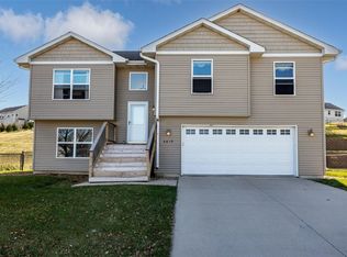 6619 Pheasant Hollow Rd SW, Cedar Rapids, IA 52404