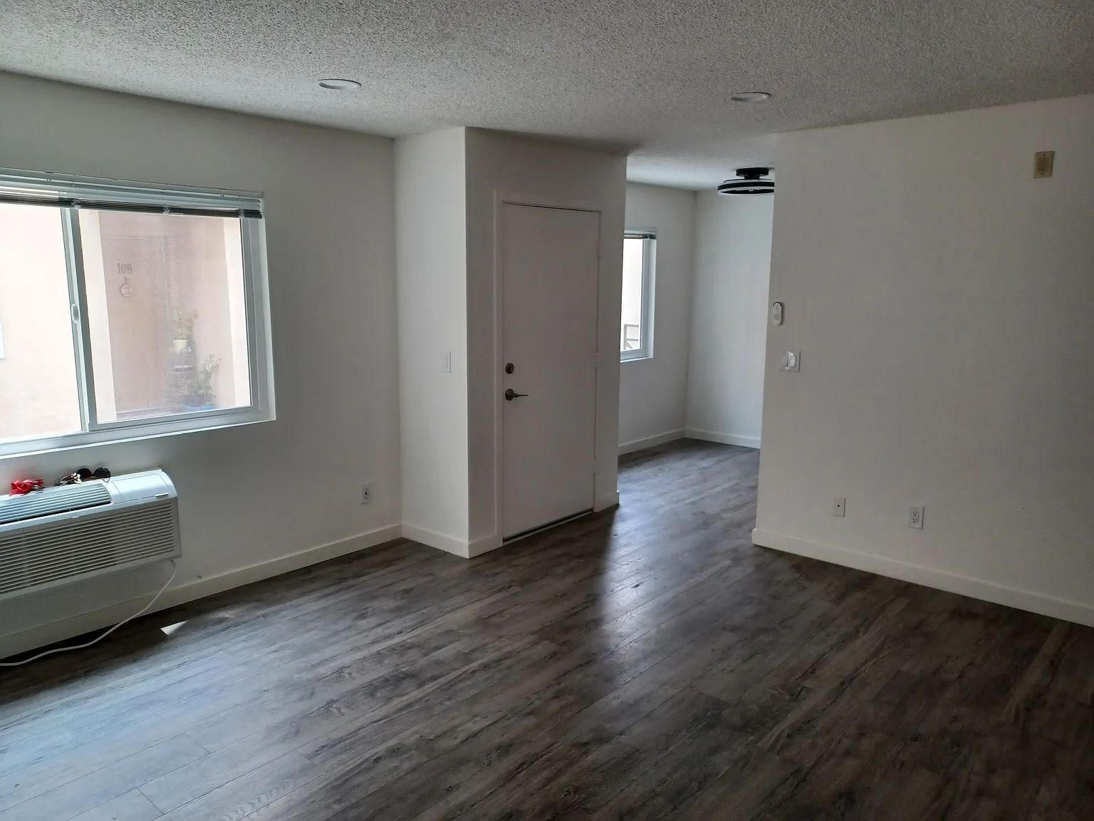 1311 N Broadway — Photo 3