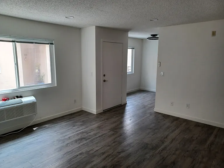 1311 N Broadway #100 — Photo 3
