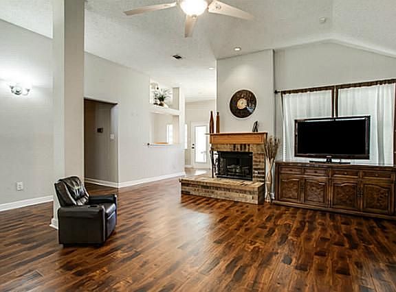 4th image of 8209 Trail Lake Dr