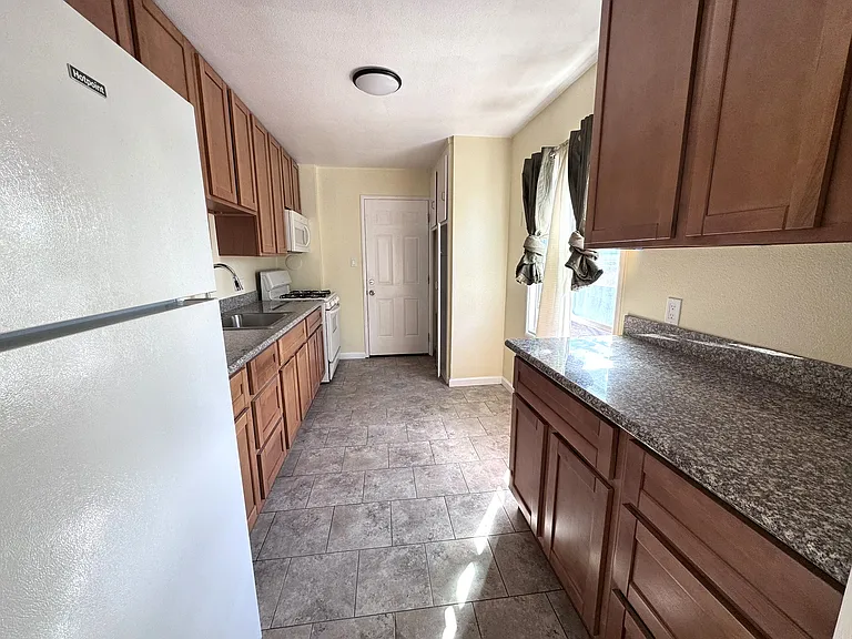 360 Lafayette Ave #1 — Photo 6