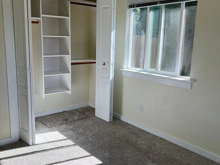 415 Augustina Ct — Photo 19