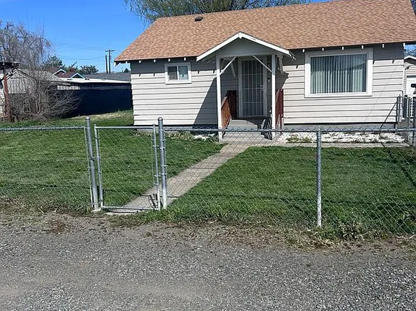 317 N Harding Ave, Wapato, WA 98951