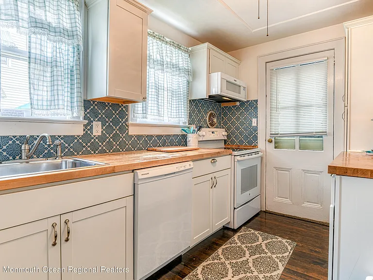 87 Embury Ave — Photo 11