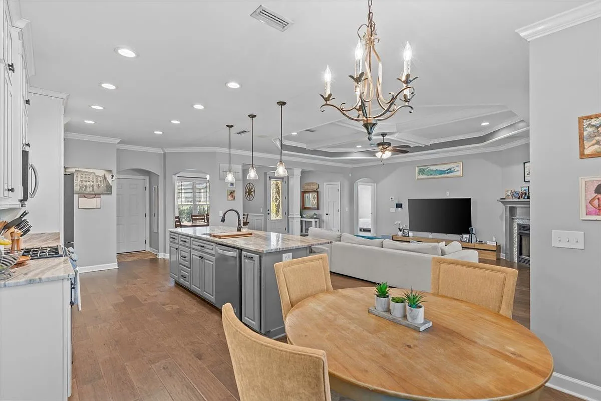 4 bed, 3.0 bath, 2214 sqft, $2,500 — Photo 4