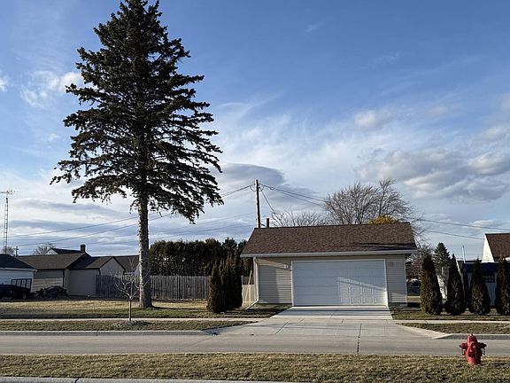 3rd image of 604 Reed AVENUE
