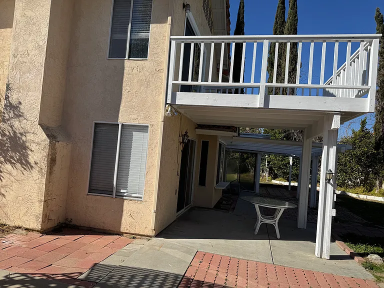 Balcony/backyard patio
