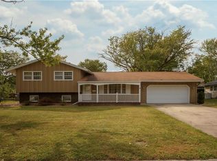 1824 Reynolds Dr, Charleston, IL