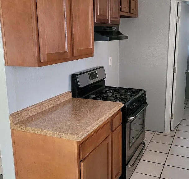 4332 N Longview Ave — Photo 3