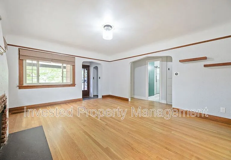 1640 S Marion St — Photo 8