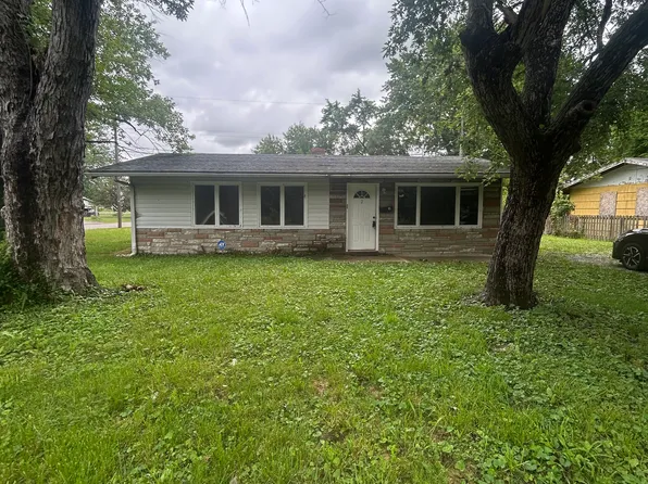 2 E Adams Dr, Cahokia, IL 62206