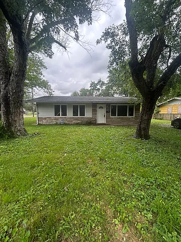 2 E Adams Dr Photo 1