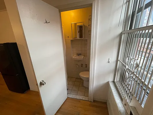 Rented by Realty Advisors Group | media 26